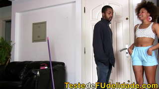 Buruzagia gehien apartekoa beauties maite begiratu zure neskamea da sexy Giovanna Bombom artezketa zure etxean, erabiliz, besterik gabe, bat lentzeria gorria eszena osoa-Gune Test de Fudelidade