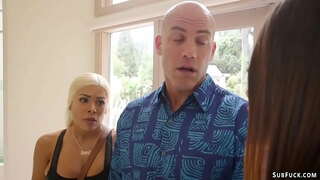 Store bryster blonde trin mor Luna Stjerne bliver anal kneppet af hendes nye kæreste Derrick Pierce så binder hende goth teenager Avi Kærlighed og knepper og voks hende