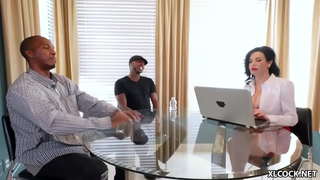 Veronica Avluv ei usu, palju umbes interracial threesome