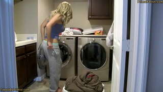 Moja macocha Nie Powie Mojemu ojczymowi, że uprawiamy seks