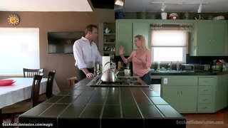 Sexy pameita Belle Noire kustas mājās, lai vasarā un, kad viņas mamma ir prom viņas stepdad Stīvens St Croix ievieš viņas bdsm seksa
