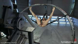 Brown ang buhok, mag-isa boldstar, naglalakihang suso, babe Sara ang Buhok piraso ng lingerie sa medyas at pagkatapos ay fucks machine at ay makakakuha ng matinding orgasms sa iba &#039; t-ibang mga posisyon