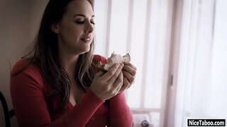 Horny MILF Chanel Preston souse yon dick ak te resevwa fukèd difisil