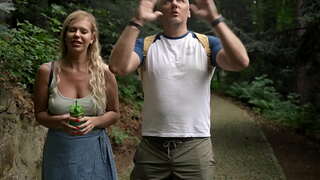 Pov Ngono katika Cabin katika Mlima