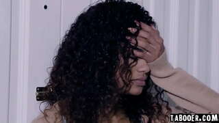 Ebony သူငယ် Scarlit ရှုပ်ကြောင်းတူသံကွဲတွင်း Lockdown