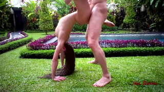 ДОНИШҶӮИ КОЛЛЕҶИ ТРАХАЕТСЯ Аз ASSHOLES ДАР ДАҲОНИ