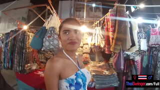 ���शियाई किशोर प्रेमिका जस्तै लाग्यो दिने उनको प्रेमी एक blowjob एक पटक तिनीहरूले घर मिल्यो