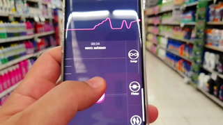 Martinasmith истифода мебарад, худро игрушку дар фурӯшгоҳ, то он даме ки кончит