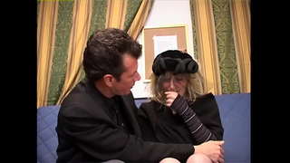 Cinquanta anni di età hanno un desiderio per il cazzo giovane - Clarissa, il Desiderio, la Signora Maria, Sara