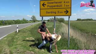 در خیابان با یک خانم بلوند, تقدیر شلخته