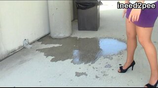 Ineed2pee omorashi &amp;amp; celana basah di belakang tabir 31