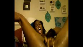 Masturbating web cam shiringë