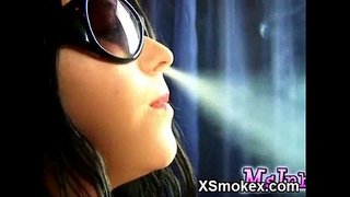 Villsäiteg Teen Smoking Wild Nackt