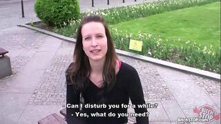 כלבה לעצור אוולין - לופז נמצא בשירותים ציבוריים