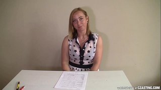 Czasting - Kārdinoša MILF izpaužas fucked grūti