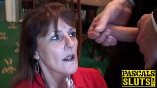 Skilt gamle dame Pandora nyder at have underdanig sex