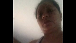 מאַסטערבייץ אין פראָנט פון די אַפּאַראַט