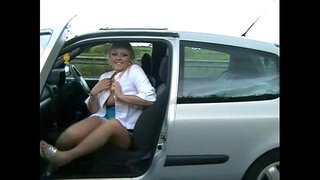 Busty Amateur Geordie Flashing katika Umma