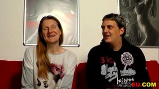 Kleine titted duitse oma wordt hard geneukt