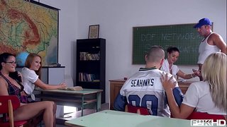 ���ෞවන ඩොලී Diore &amp;amp; කැති ස්වර්ගයේ කොටස් tutor ගේ කුකුළා දෙකක් සමග ඕවට කාලයක් මිතුරන් පන්ති කාමර