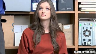 Zabit LP üzrə-it fucks Kenzie Райанс sıx вагину, загоняя onun yumurta dərin!