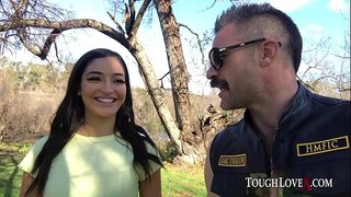 Милашка брюнеточка атас доры олокӧня пол бадӟым выебывать миниатюрный