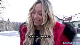 Javni agent Europska seks-bomba Jennifer Амилтон seks na kožni kauč