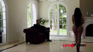 متعرج لاتينا خادمة Kesha أورتيغا يتيح مدرب الانفجار لها بزاز كبيرة و الرطب الوردي GP848