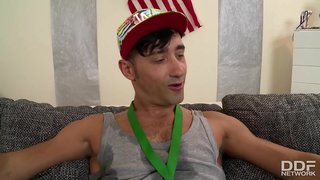 Meunangna Lucky fucks Anita B. nepi burit nya bari lesbo rumaja Jenny rubs nya baseuh clit