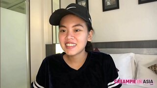 בחורה תאילנדית trims ביבר מקבל creampied