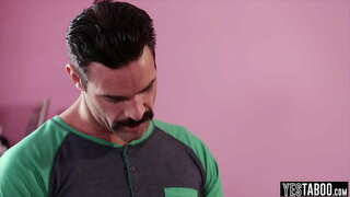 Сола рӯзи трахается худ аз ҷониби падарандар