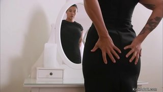 Milf brineta je pozvala грудастую plava милфу ljepotu na Valentinovo kući, a zatim analni fucks joj debeli страпоном u roku