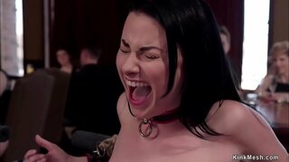 Pea ori Veruca James juhendid ori praktikant Sabrina Pankade teenuse lits ja nad kõvasti keppida ja esitada ülemisel korrusel orgia bdsm pool