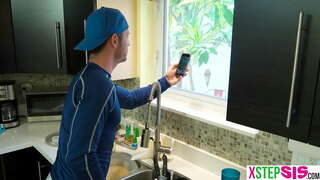 Сводный сузэр-латиноамериканка - членососка умой-а, но со мон понна та уж застукивать