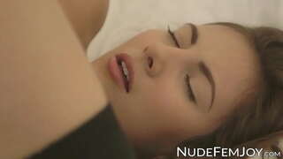 Magnus titted brunette solo pussy confricantes