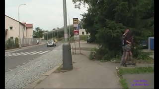 Zabierz młodą laseczkę pieprzyć się pod mostem w parku publicznym